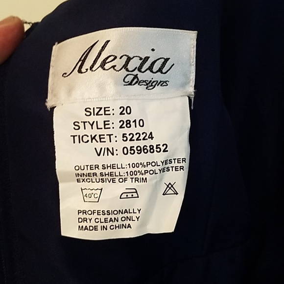 Beautiful dark blue dress with shawl. - Picture 5 of 7